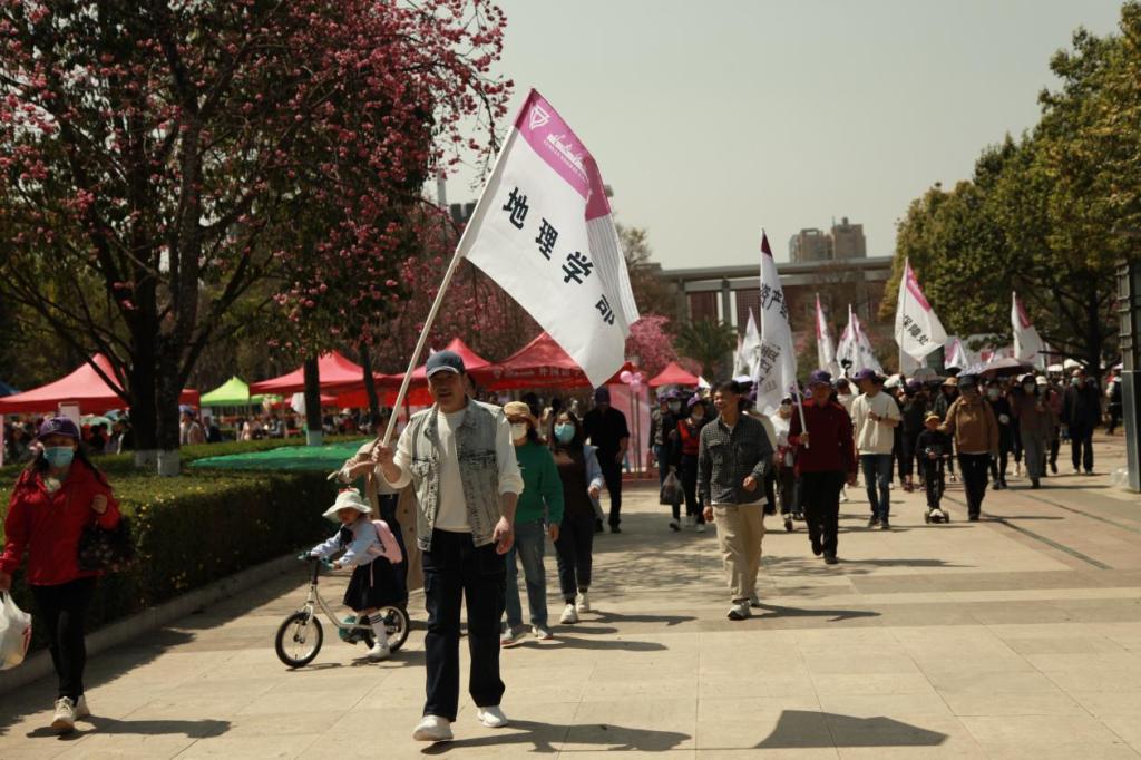 云南师范大学红烛广场图片